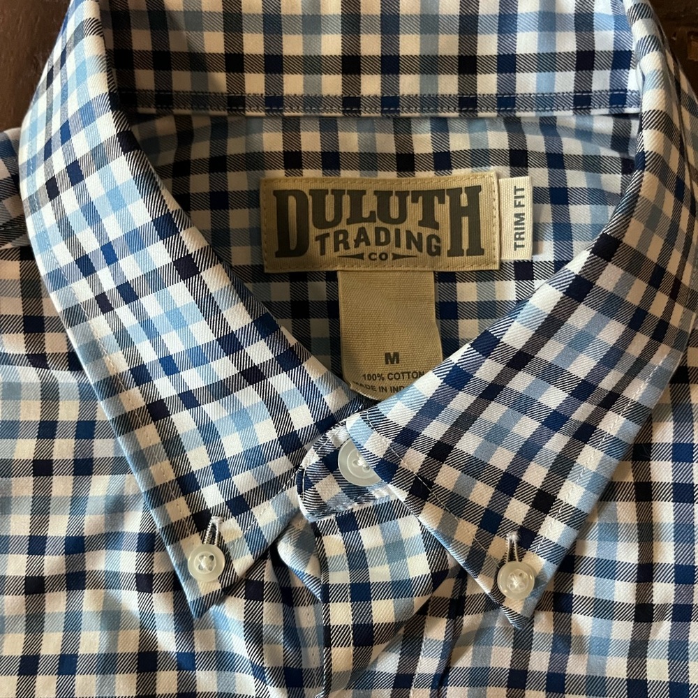 NWT Duluth trading Company men’s short sleeve button up size medium trim - Picture 3 of 4